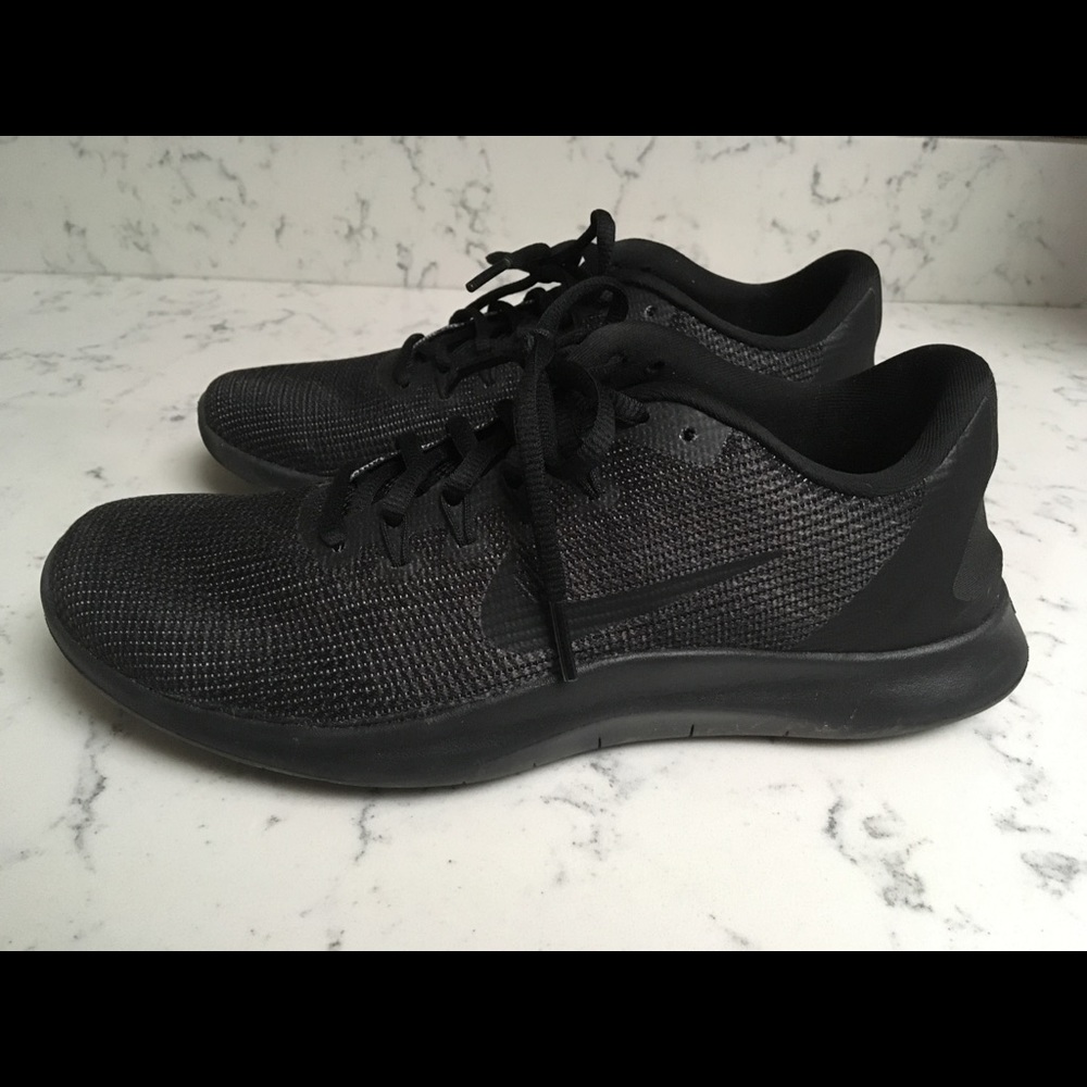 Nike size 8 black running shoes